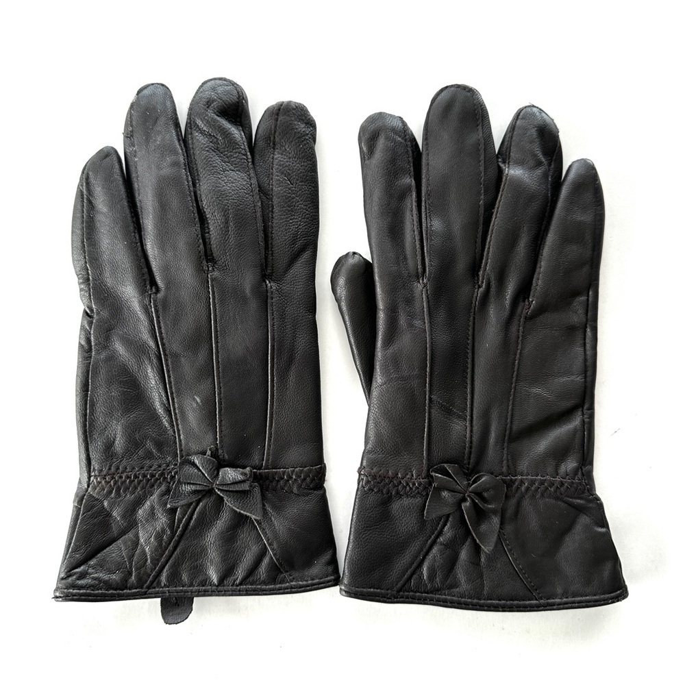 Elegant Black Leather Gloves, Womenโs